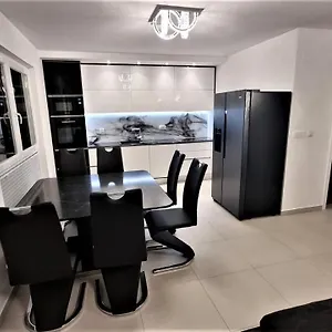 https://bartol-apartments-krk.primorje-gorskikotar.com