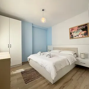 https://apartment-in-the-new-bazaar-of-tirana-hana-blu.hotels-in-tirana.com